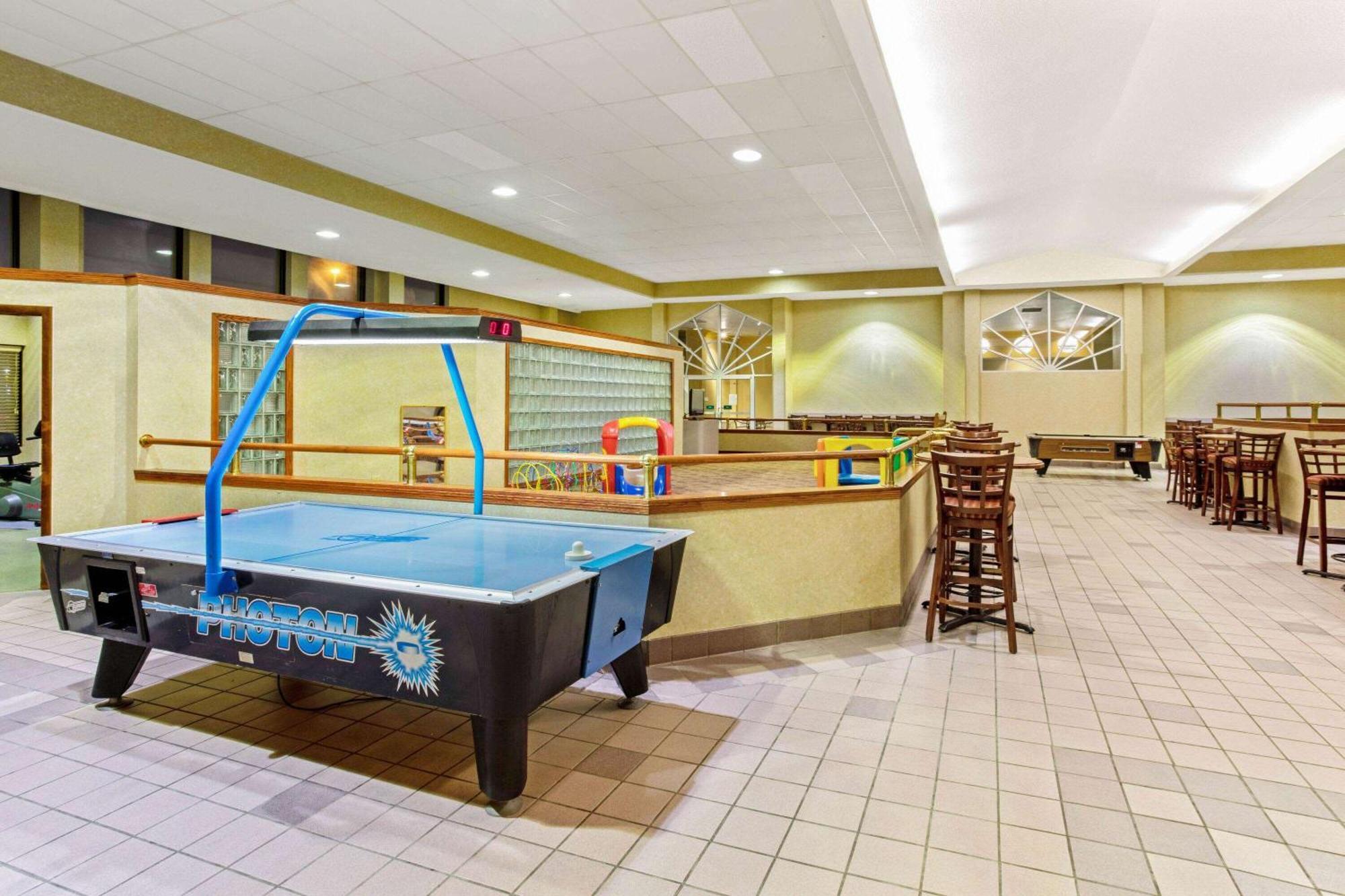 Hotel La Quinta By Wyndham Appleton College Avenue Exterior foto